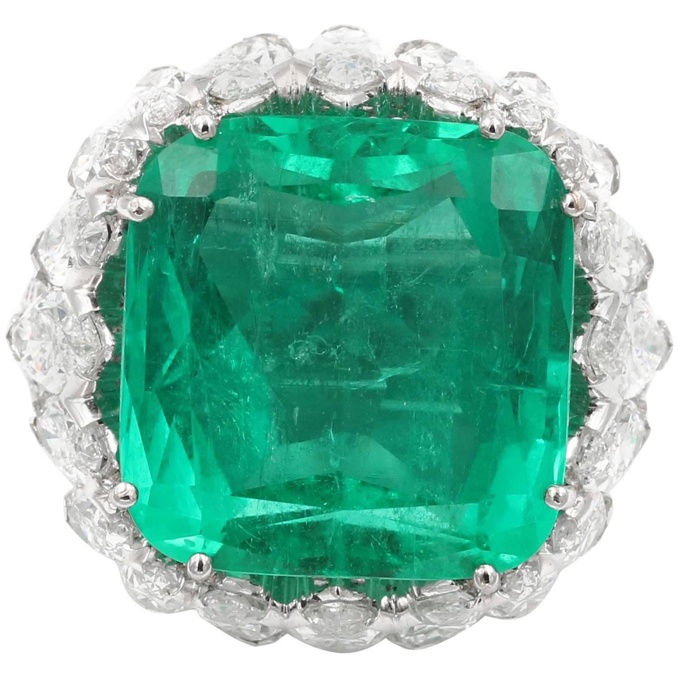 18 Karat White Gold 25.45 Carat Colombian Emerald and Diamond Ring For Sale