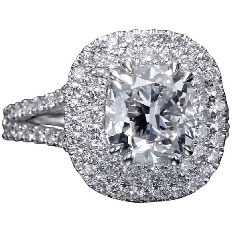 GIA-zertifiziert  Verlobungsring mit 3,28 Karat Diamant-Halo im Kissenschliff, E / VS1 (Zeitgenössisch) im Angebot