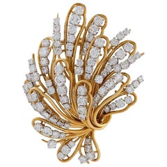 Bulgari Broche en forme de bouquet de diamants et or 