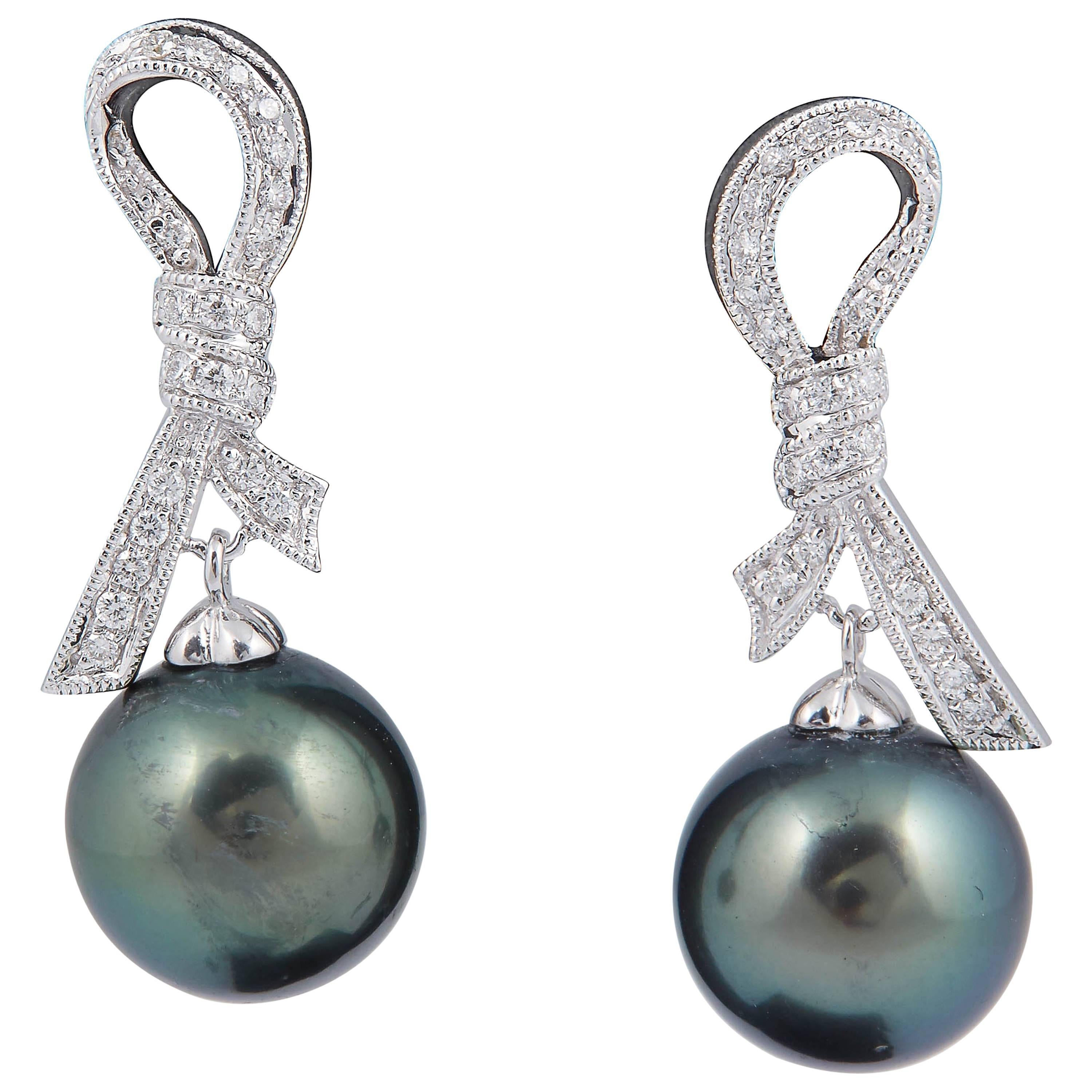 Art Deco Bead Shape Emerald and Fancy Color Diamond Dangle Drop