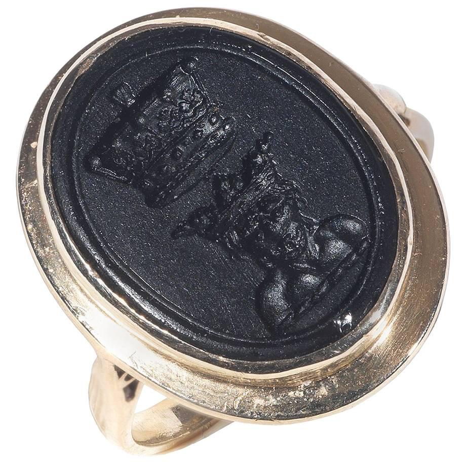 Late Georgian Gold Signet Ring with an Engraved Black Agate Stone