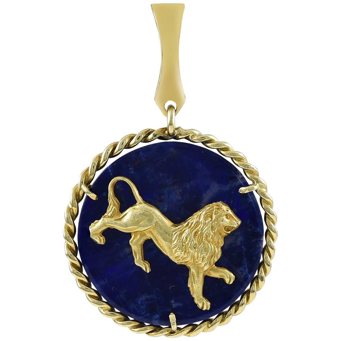 Leo, breloque pendentif en or et lapis-lazuli