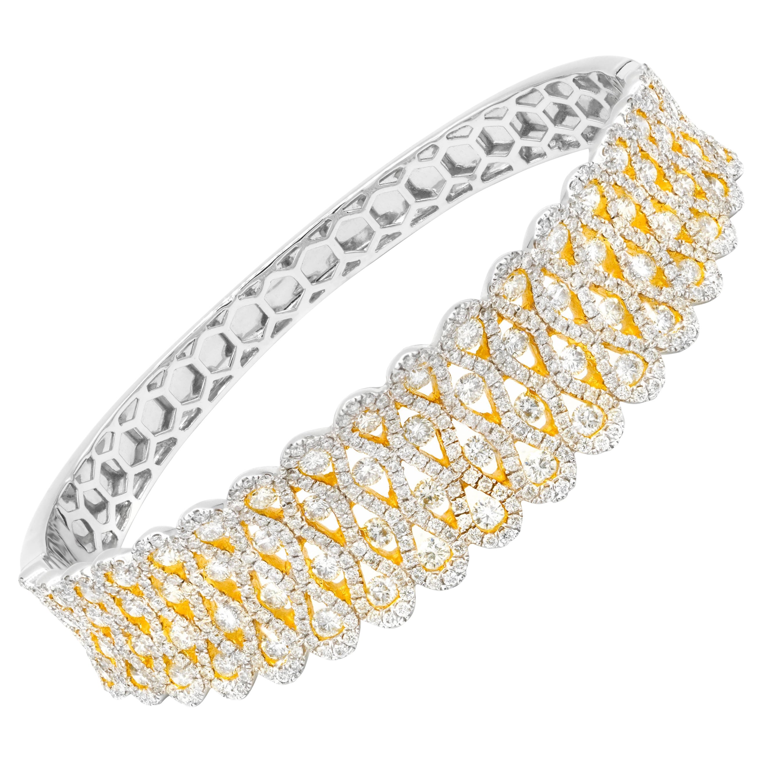 Bracelet jonc Infinity Swirl en or blanc et jaune en vente