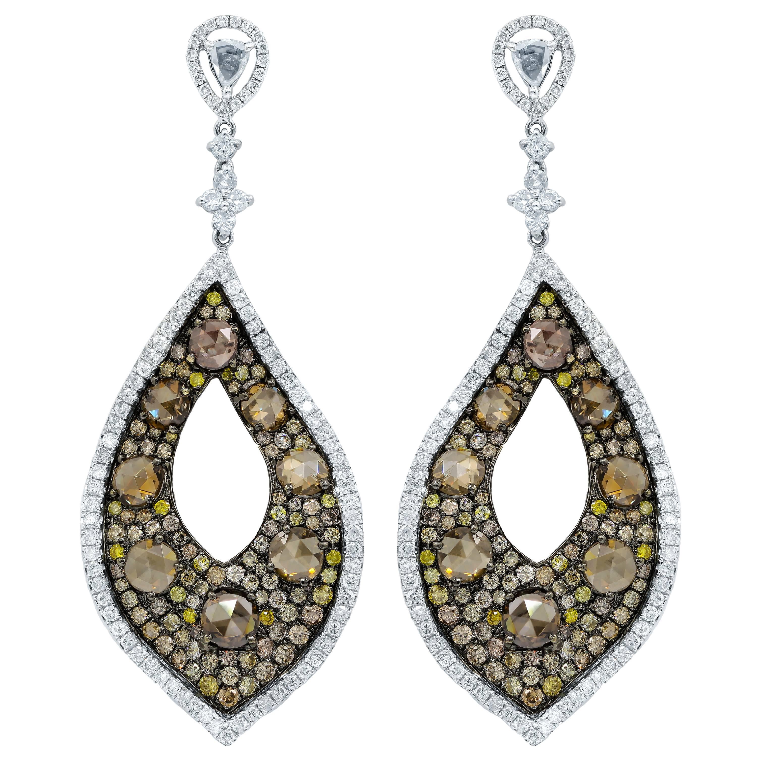 Boucles d'oreilles en or blanc 18 carats et diamants de couleur en vente