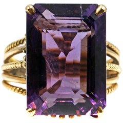 Retro Emerald Cut Amethyst Gold Cocktail Ring Retro Emerald Cut Amethyst Gold Cocktail Ring