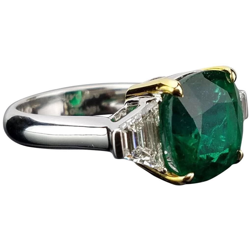 Certified 5.46 carat Emerald and Diamond Cocktail Ring For Sale