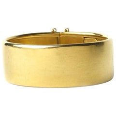 18ct Gold Hinged Bangle