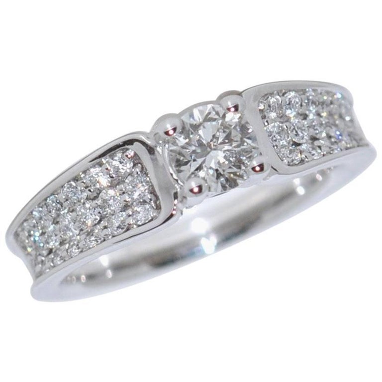 White Diamonds and White Gold 18 Carat Engagement Ring For Sale at 1stDibs 18 carat white gold