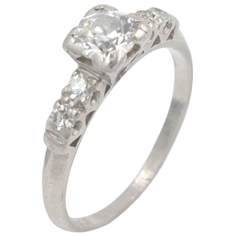 Art Deco 0.50 Carat Diamond and Platinum Engagement Ring For Sale