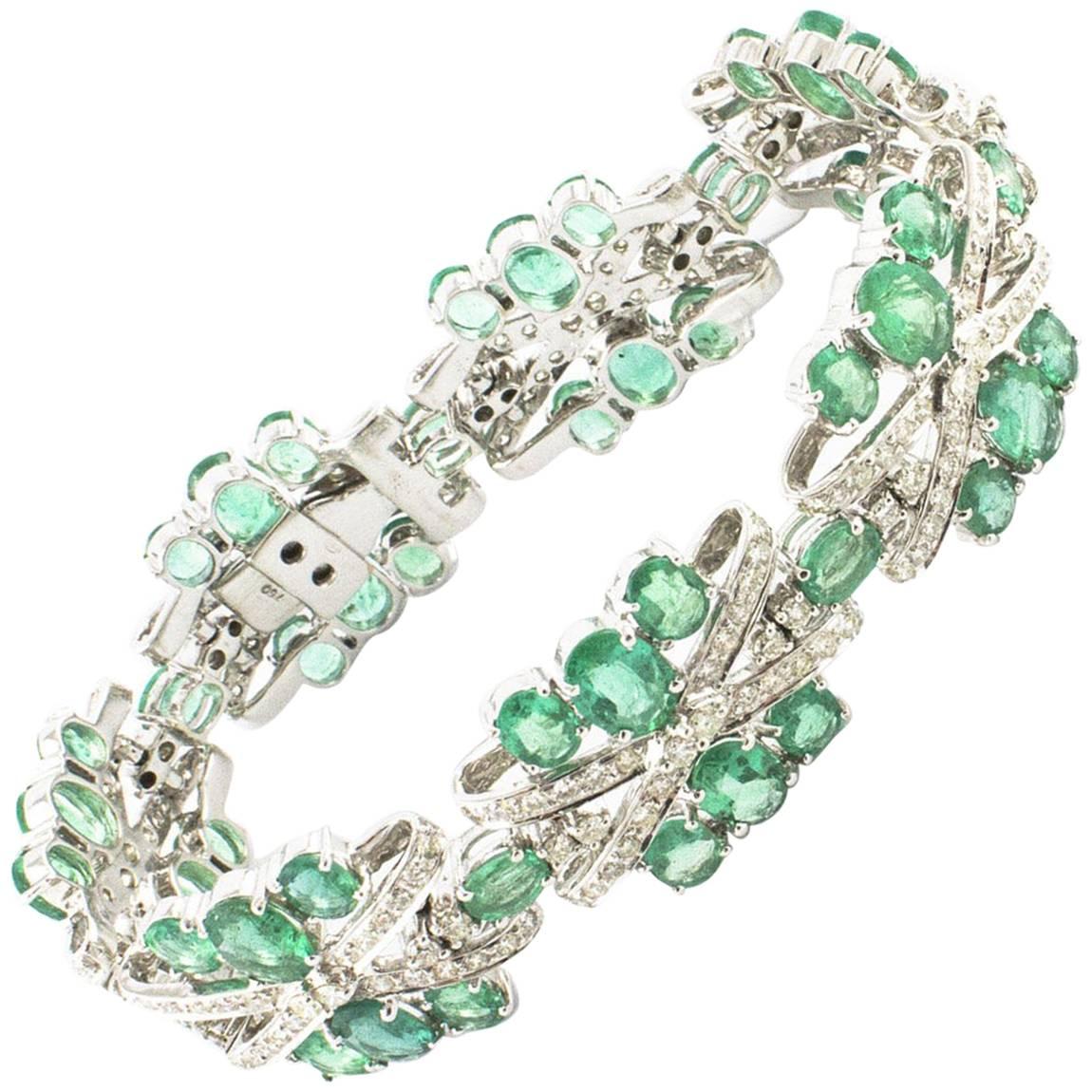   Diamonds Emeralds, 18 kt White Gold Bracelet