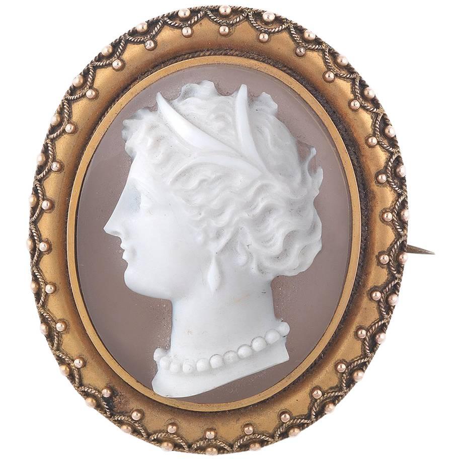 Agate Cameo Brooch Depicting Classical Women Profile Mounted in Gold