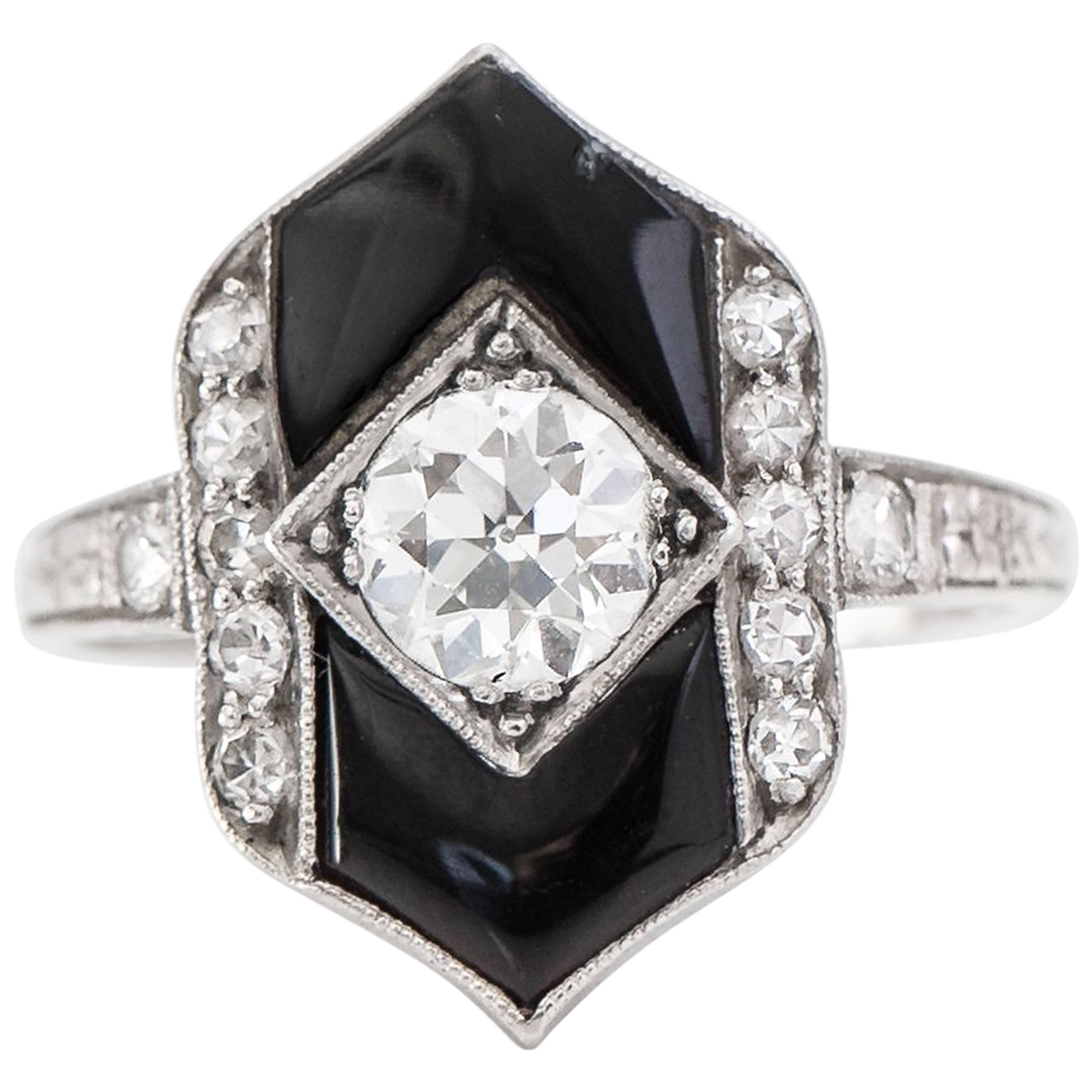 1930s 0.60 Carat Diamond and Onyx Platinum Ring 