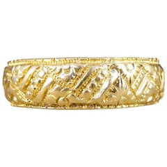 Victorian Engraved 18 Carat Yellow Gold Wedding Band