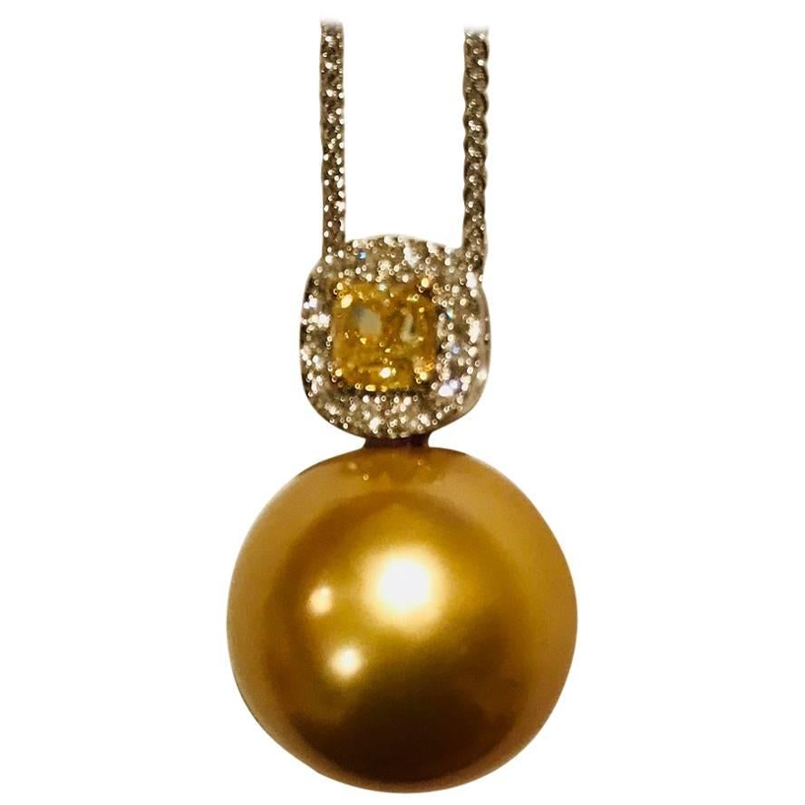 Golden South Sea Pendant with Yellow and White Diamonds