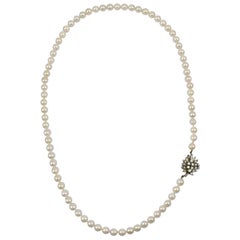 Daou 18K White Gold Diamond Clasp Handmade Pearl Leaf Necklace