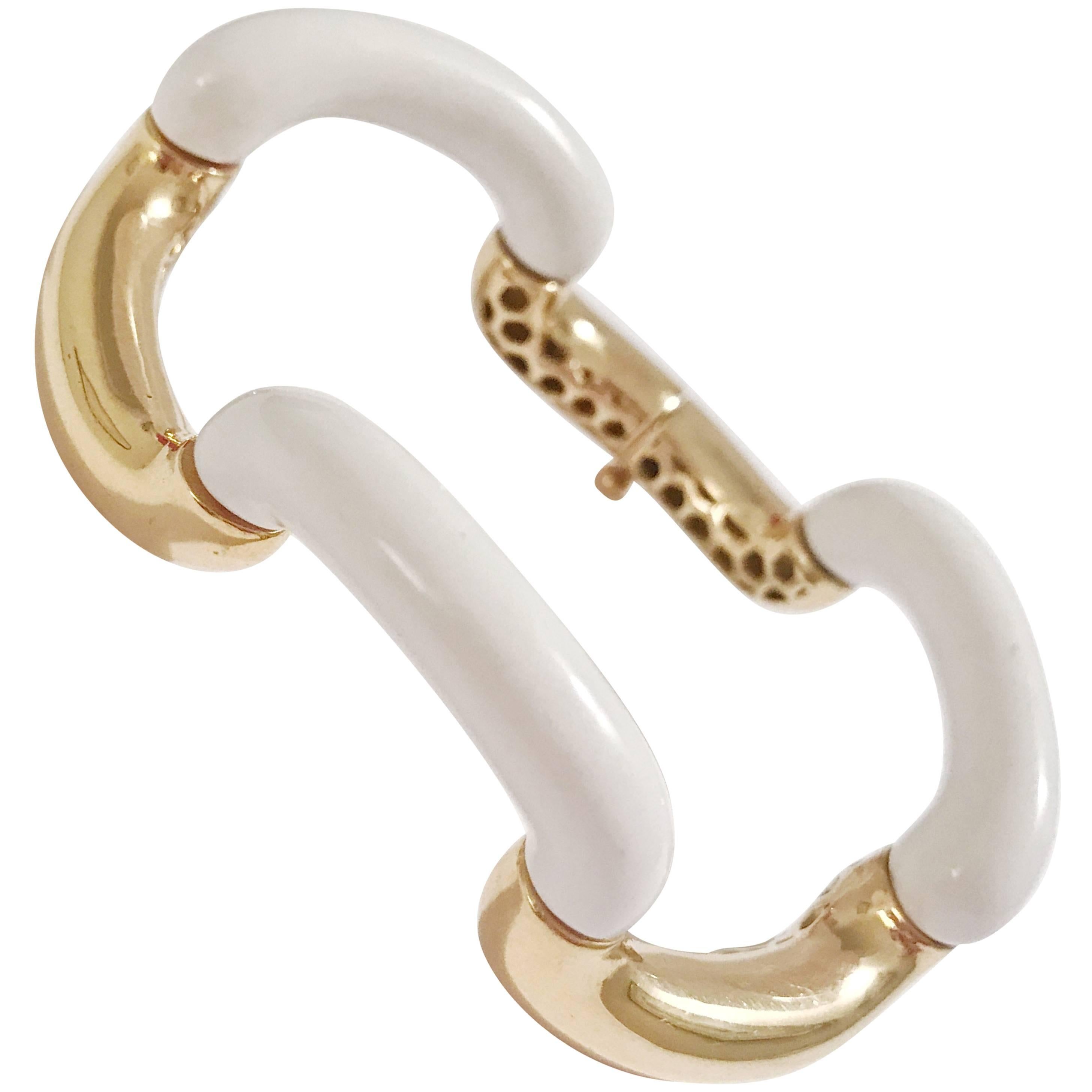 18 Karat Yellow Gold and White Jade Tubular Bracelet For Sale