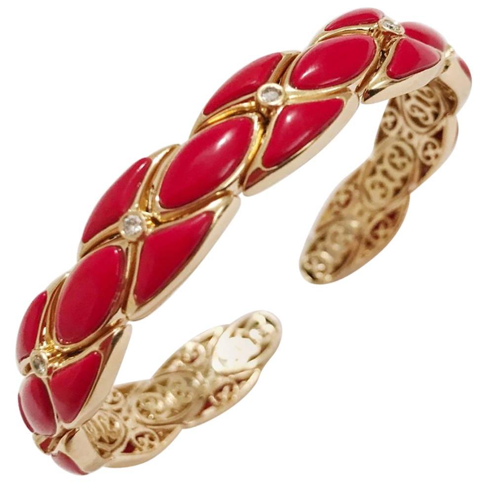 Yellow Gold Cuff Bracelet with Coral Resin and Diamonds