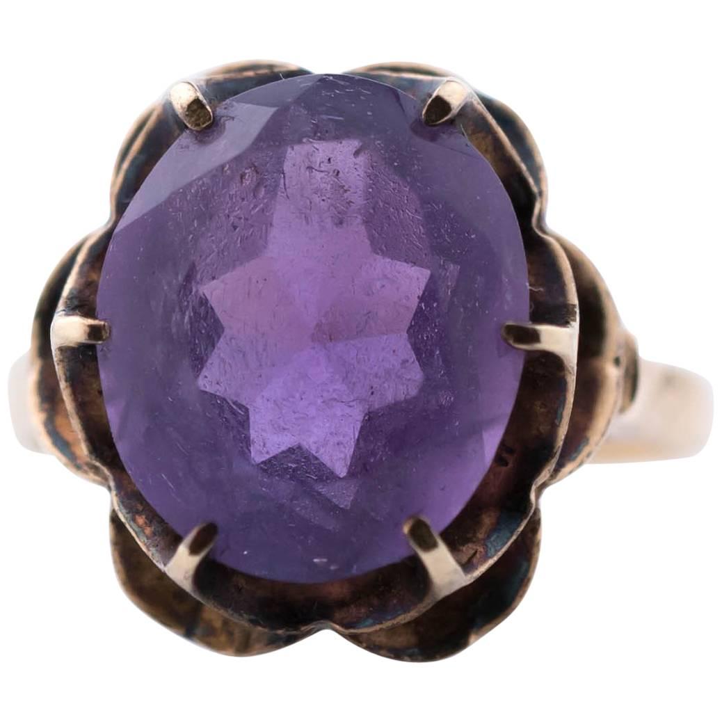 1930s Amethyst and 14 Karat Yellow Gold Ring