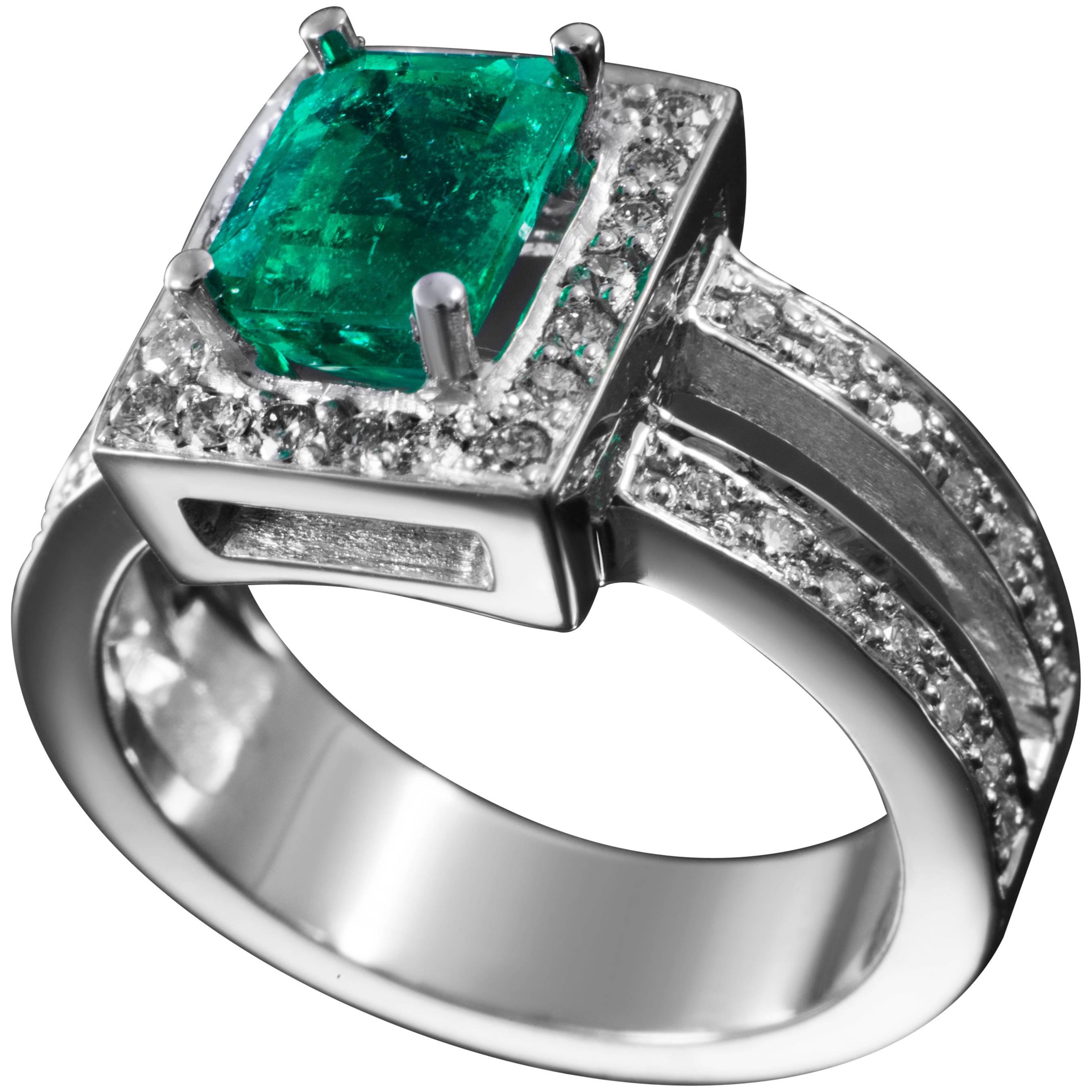 Contemporary Colombian Emerald and Diamond Ring For Sale