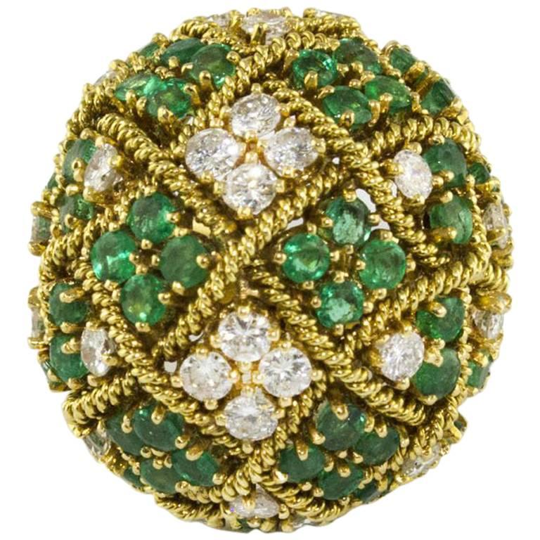 1, 80 carat Diamonds 3, 04 carat Emeralds 18 kt Yellow Gold Ring 