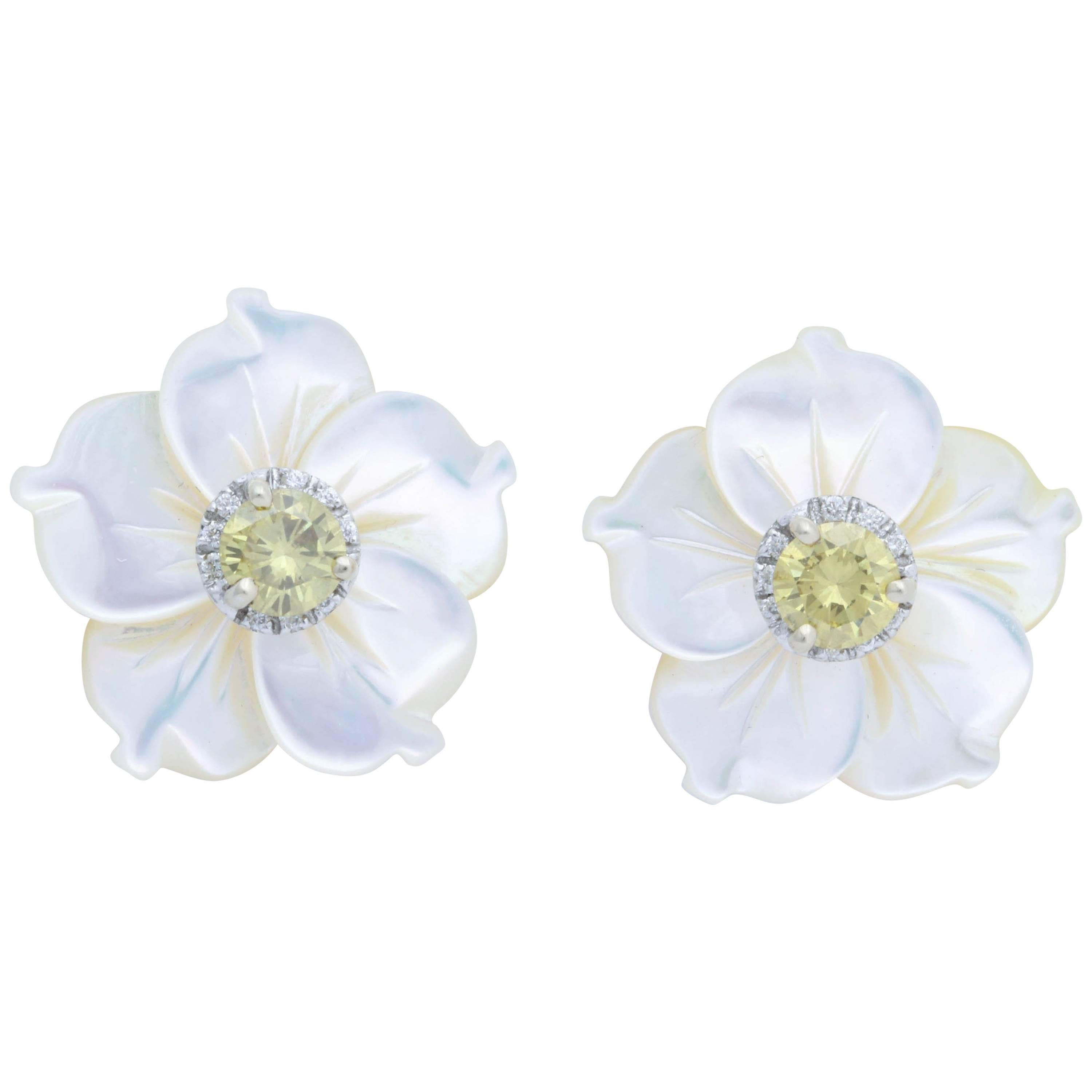 Yellow Diamond Studs with Black and White Mother-of-Pearl Flower Jackets For Sale
