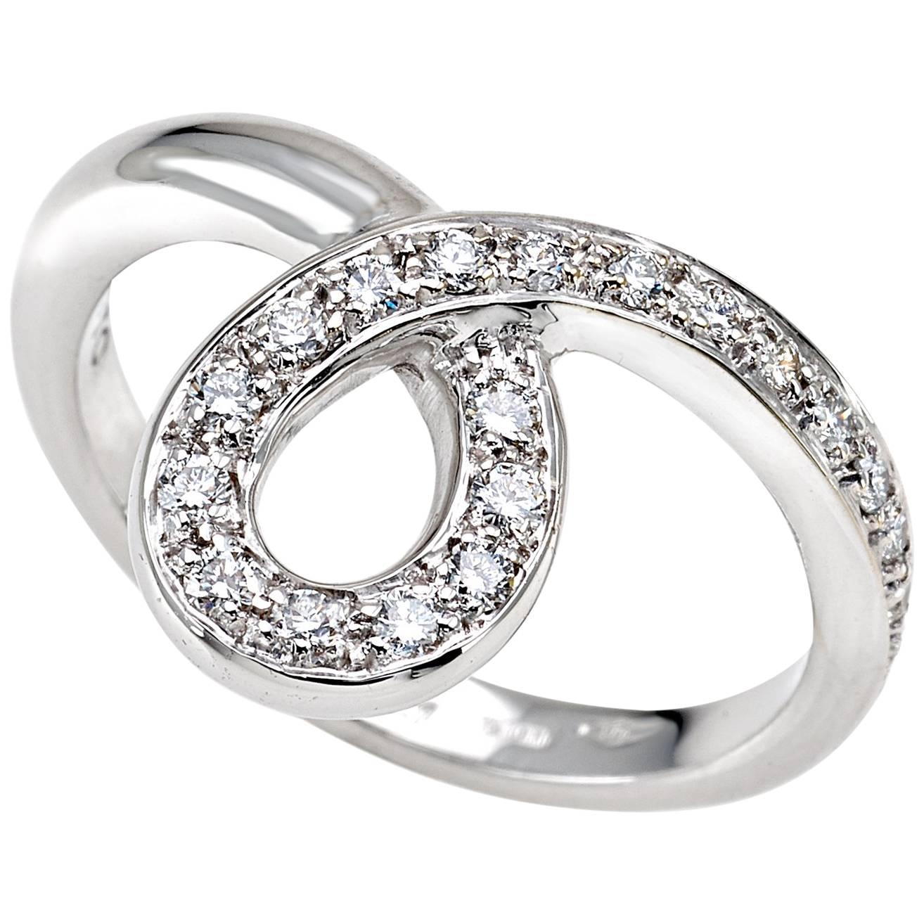 Ring aus der Kollektion „Essence“ aus 18 Karat Weißgold und Diamanten