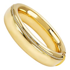 Bracelet jonc de la collection « Essence » en or jaune 18 carats et diamants
