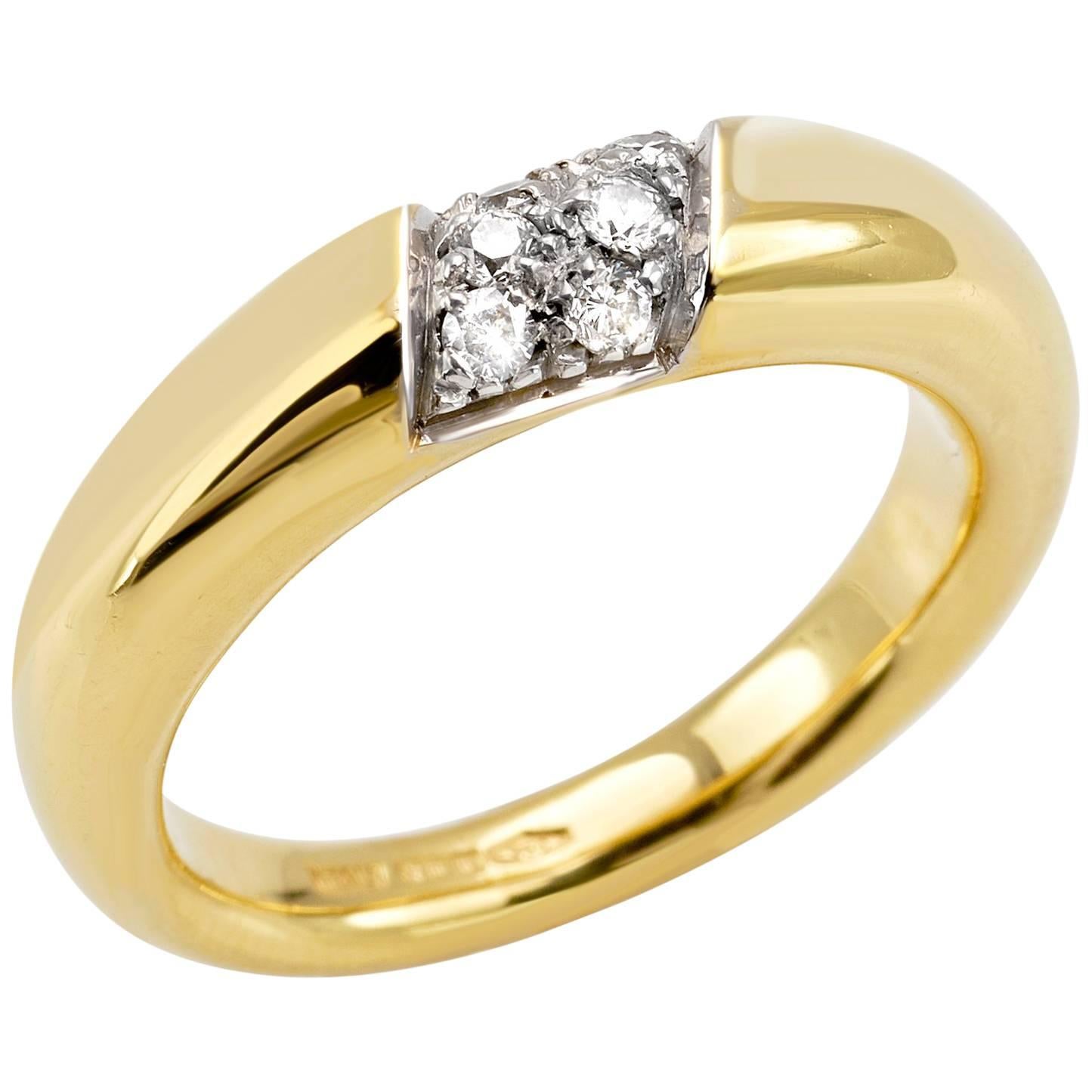Ring from the Collection "Essence" 18 Karat Yellow Gold and Diamonds For Sale