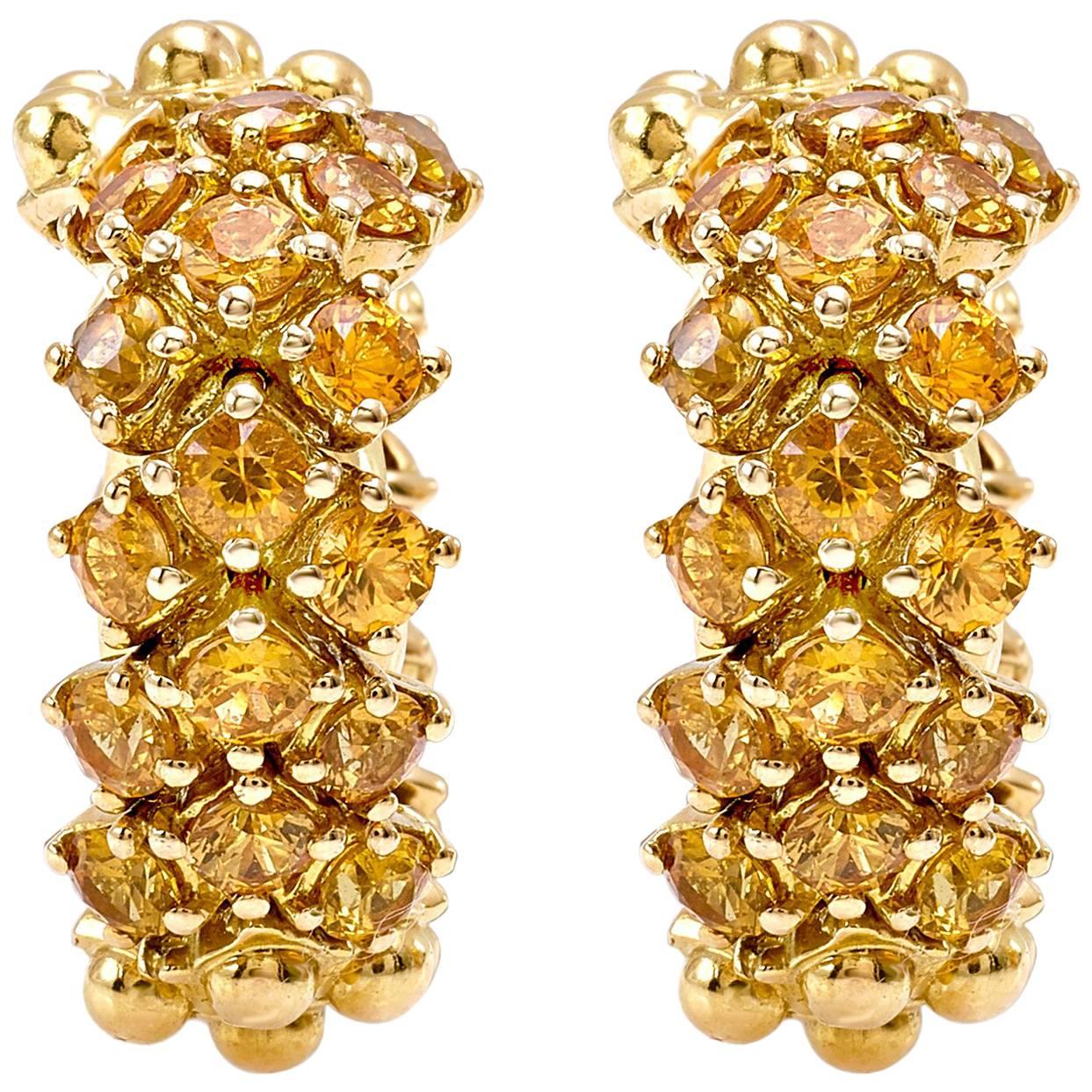 Flirt Collection 18 Karat Yellow Gold Pair of Earrings with Yellow Sapphire For Sale
