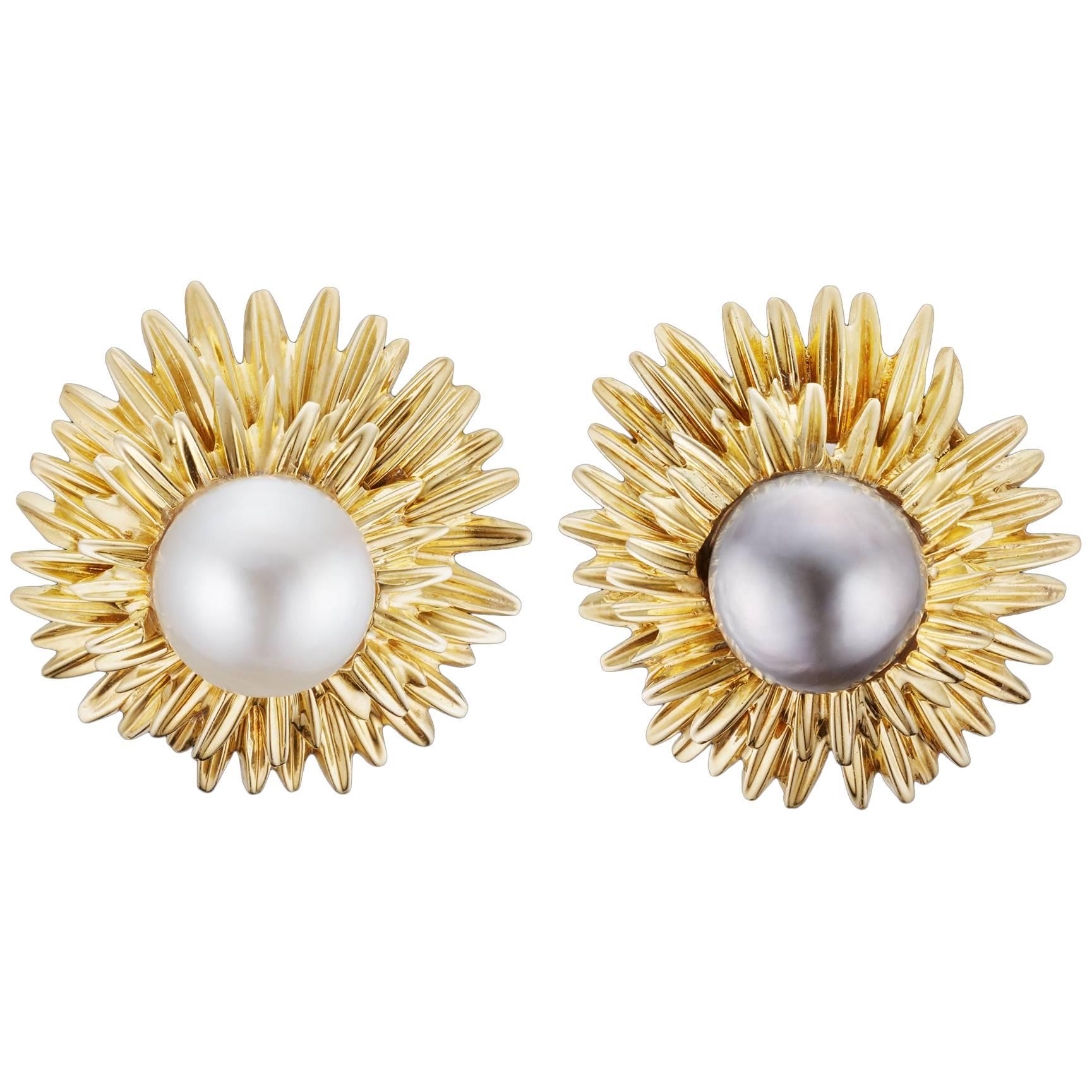 Van Cleef & Arpels 1960s 18 Carat Yellow Gold-White and Grey Pearls Earrings