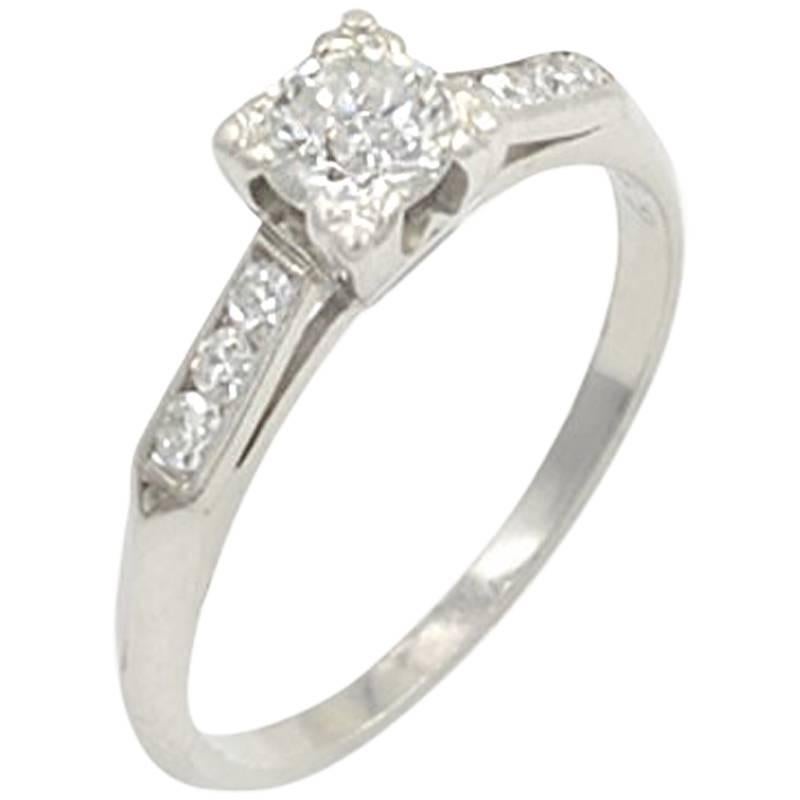 Art Deco 0.50 Carat Diamond and Platinum Engagement Ring For Sale