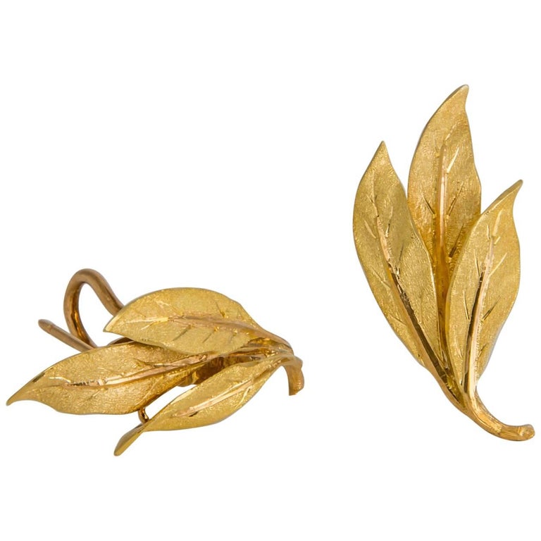 Buccellati Triple Leaf Gold Earrings For Sale at 1stdibs