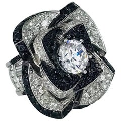 Diamond and Black Spinel Flower Ring with 7.75 Carat Diamonds, Modern Cocktail