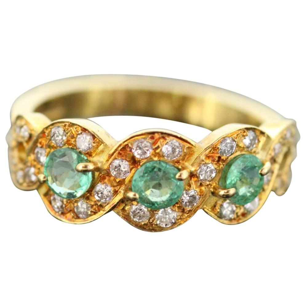 18 Karat Yellow Gold Ladies Ring with Emerald and Diamonds