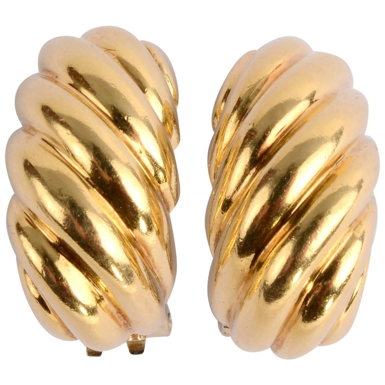 Van Cleef & Arpels Swirled Shrimp Gold Earrings