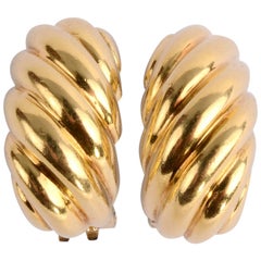 Van Cleef & Arpels Swirled Shrimp Gold Earrings