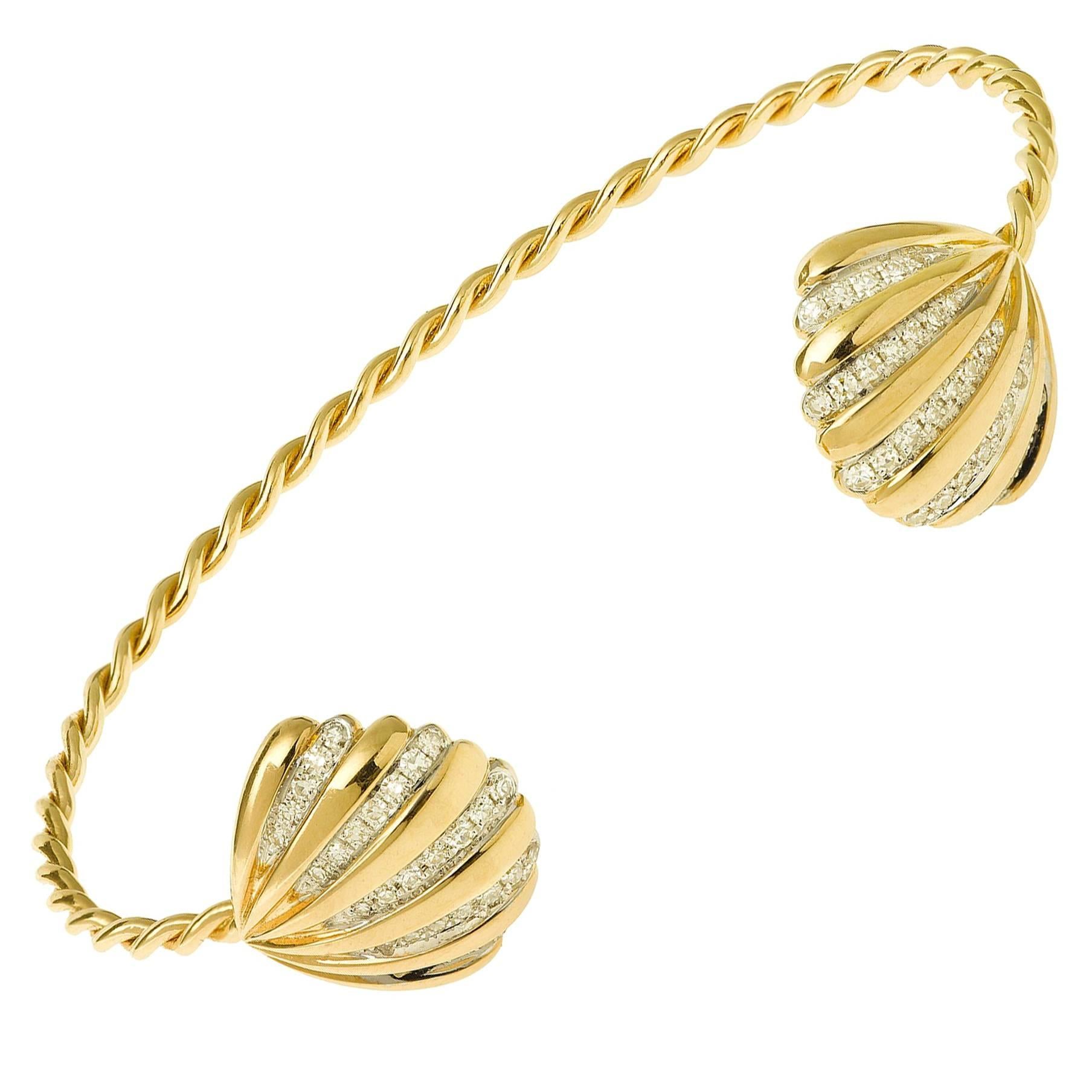 Yvonne Leon's Bracelet Shell with Diamonds in 18 Karat Yellow Gold