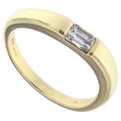 Ring aus 18 Karat Gelbgold mit weißen und weißen Diamanten