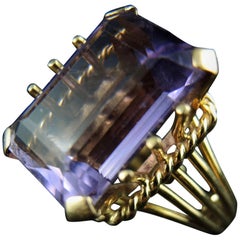 Amethyst Vintage Ring, 18 Karat Gold, 1970s