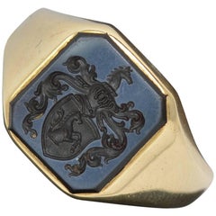 Family Crest Agate Intaglio Seal 14 Carat Gold Dutch Signet Ring