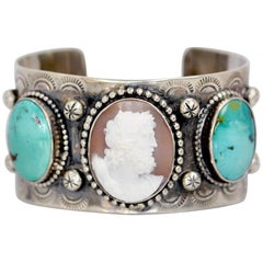 Jill Garber - Manchette en argent sterling avec turquoise de Kingman et camée ancien de Zeus 