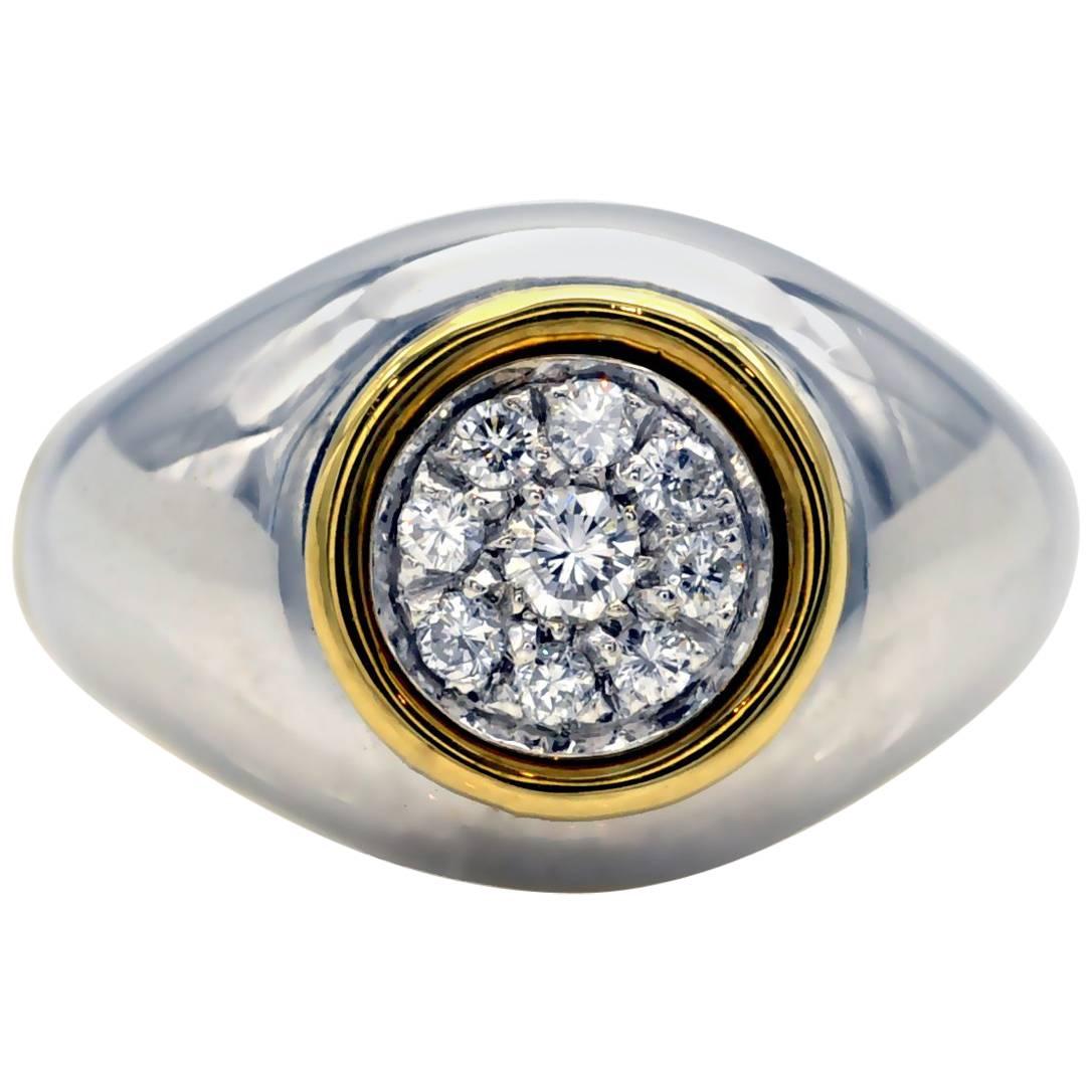 Modern bicolor domed Ring with in its top an round motif pave set with brilliant cut diamonds wheighing 0.22 carat.
the ring is very nicely made with its different parts precisely adjusted and assembled together with a screw.