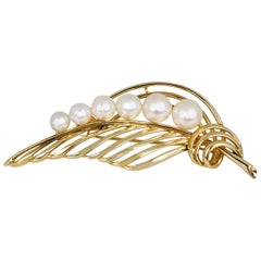 Mikimoto, Midcentury, 14 Karat Graduated Pearl Leaf Brooch