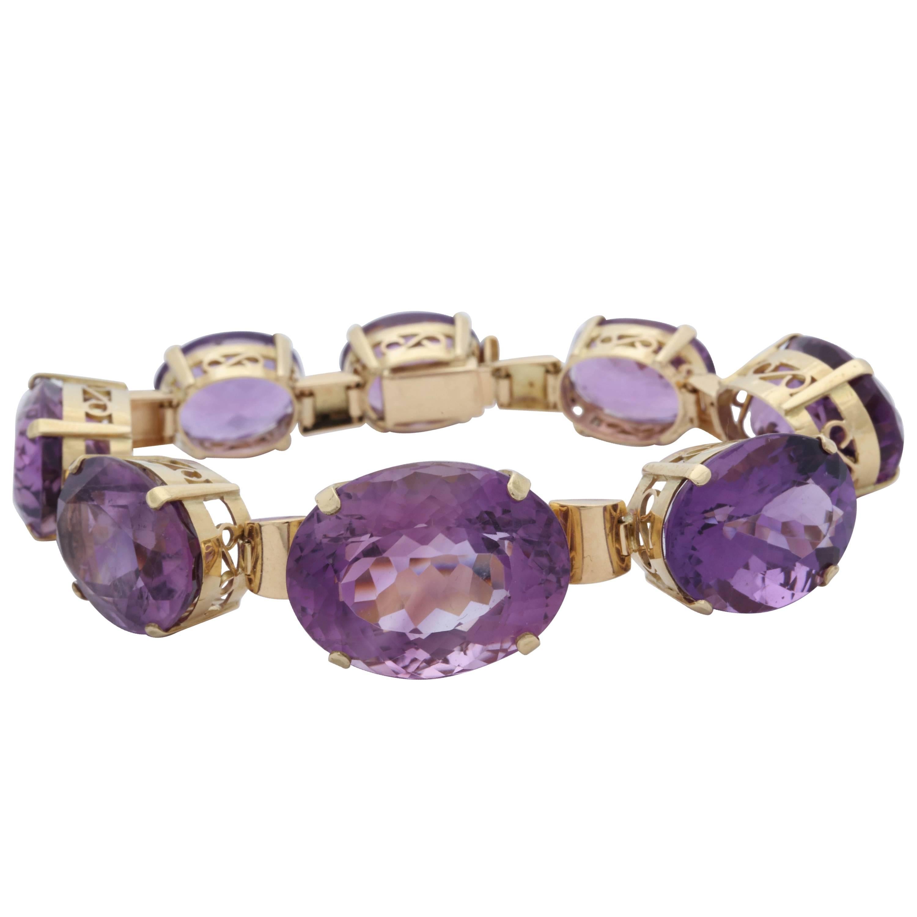 1950s Horizontal and Prong Set Oval Amethyst and Gold Link Bracelet