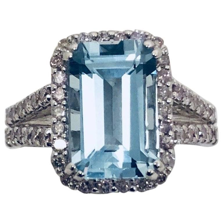 Aquamarine Diamond 18 Karat White Gold Ring