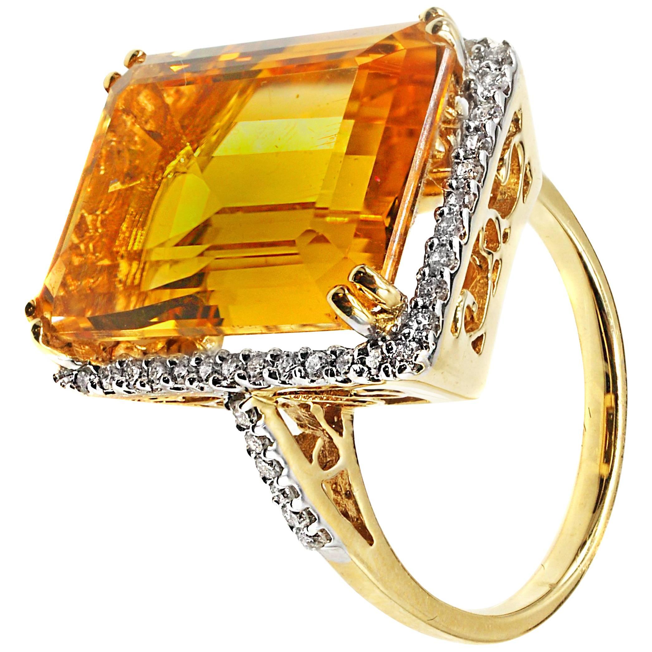 Chic 1960s Golden Citrine Diamond 18 Karat Yellow Gold Ring