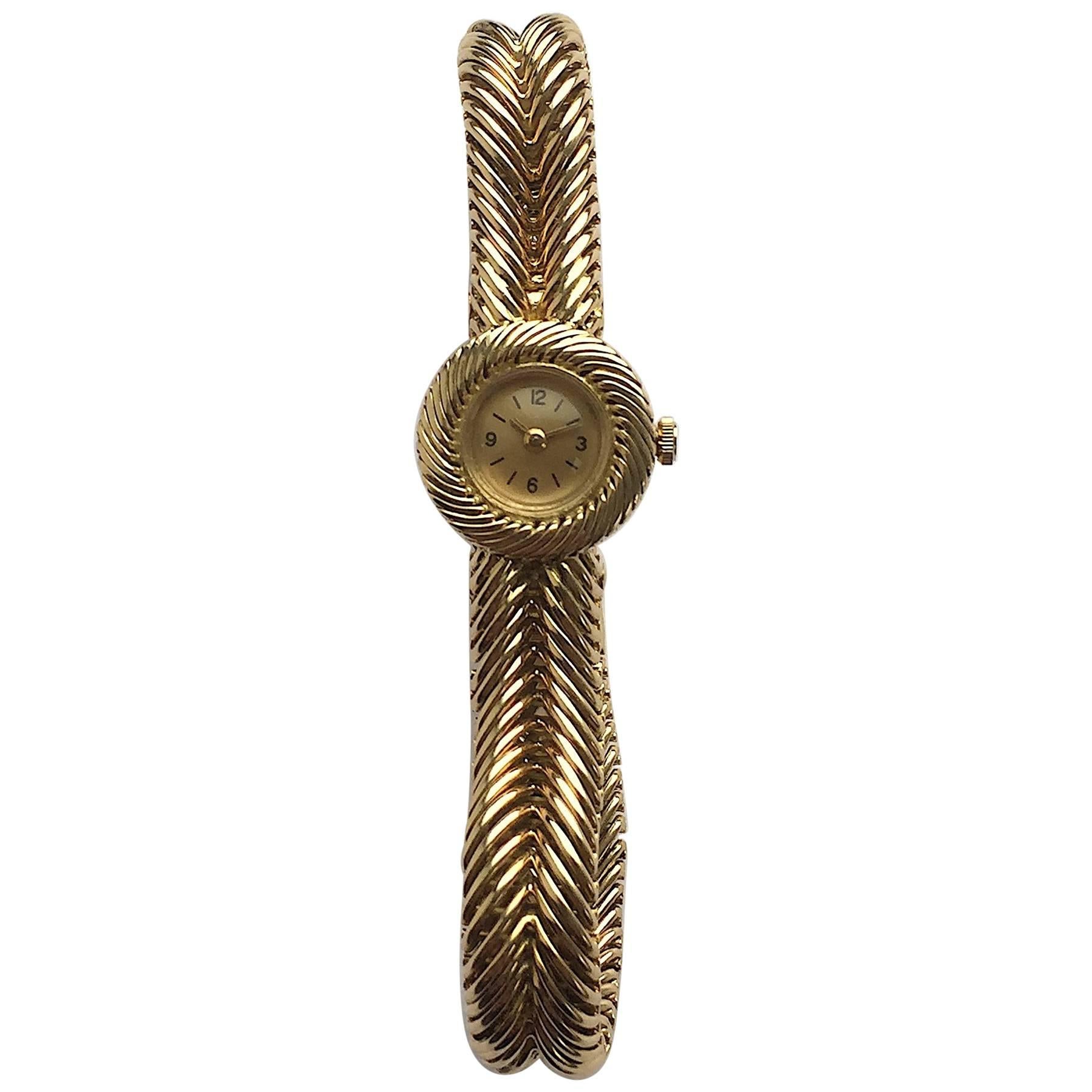 Van Cleef & Arpels Ladies Yellow Gold Vintage Manual Wind Wristwatch For Sale