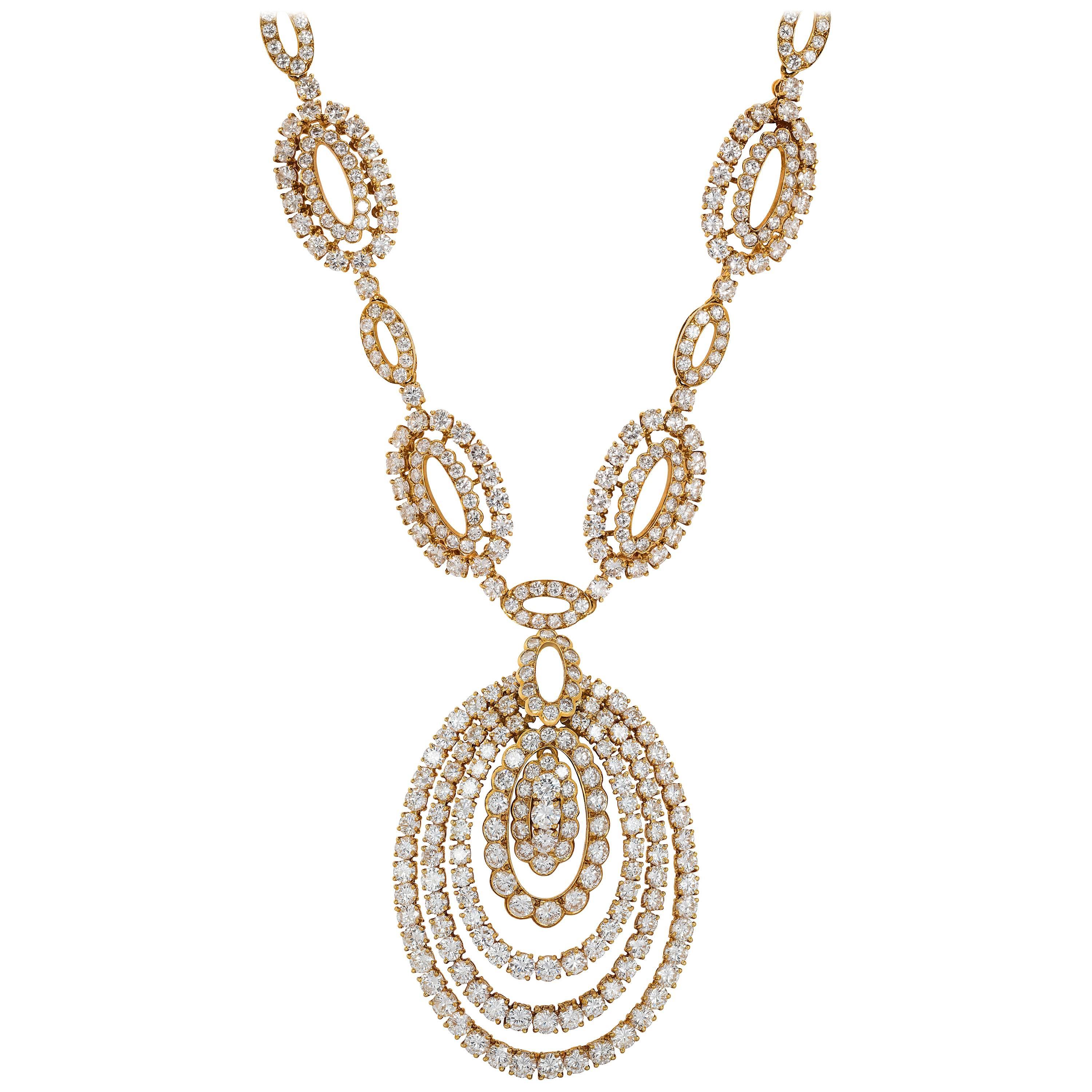 Circa 1970 Van Cleef & Arpels Diamond Yellow Gold Necklace Earrings Parure Suite