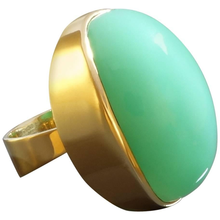 1970s Jade Green 48.5 Carat Chrysoprase Gold Cocktail Ring