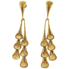 1960s Trumpet Flower Design Gold Dangle Earrings